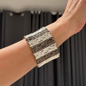 Silver two tone bracelet (Stretches)